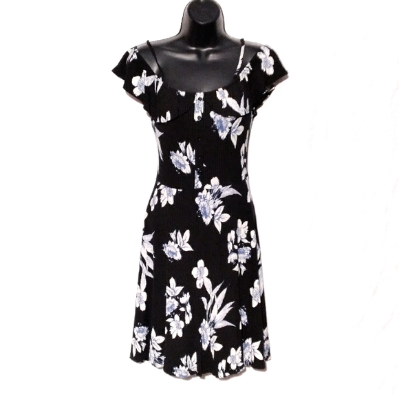 Aritzia Dresses & Skirts - AZALEA/ARITZIA Ribbed Black Floral Ruffled Shoulder Dress, …